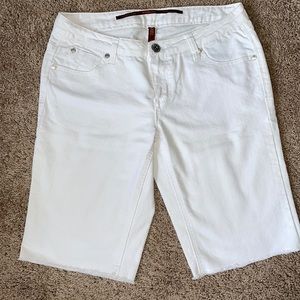 White Jean Bermudas